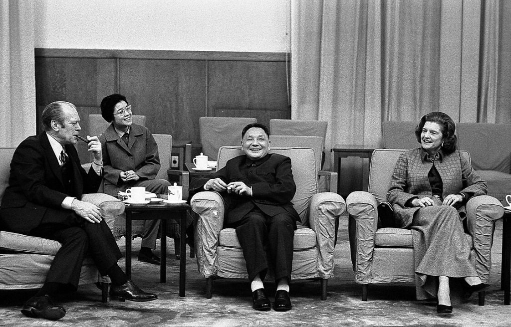 1124px-DengXioping+GeraldFord1975