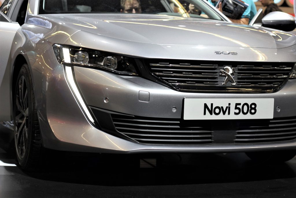 car-3328477_1920